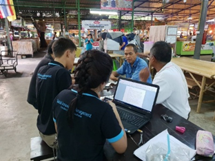 ลุงชวน ประธานกลุ่มตลาดน้ำคลองลัดมะยม